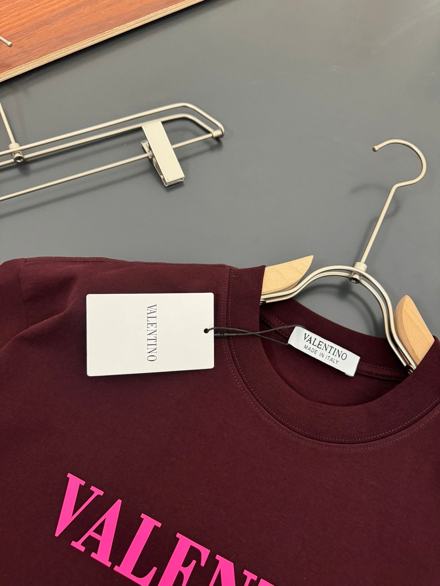 V - TSHIRT