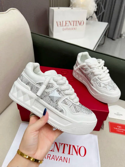 V - SNEAKERS