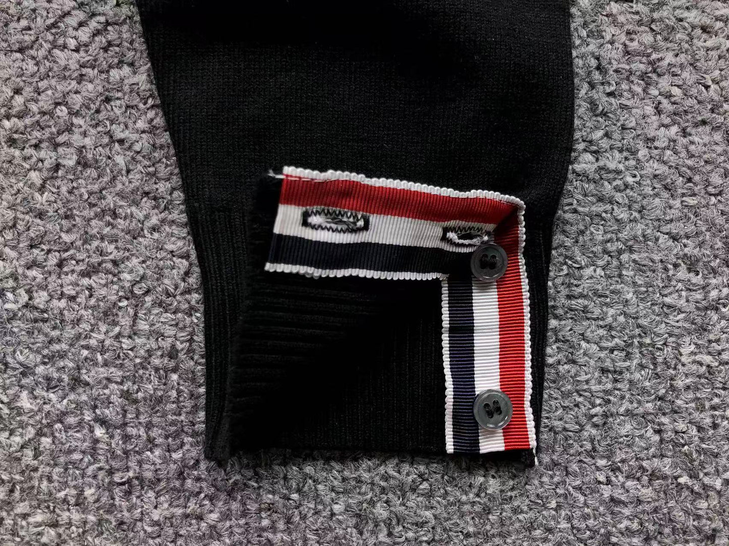 T - SWEATER
