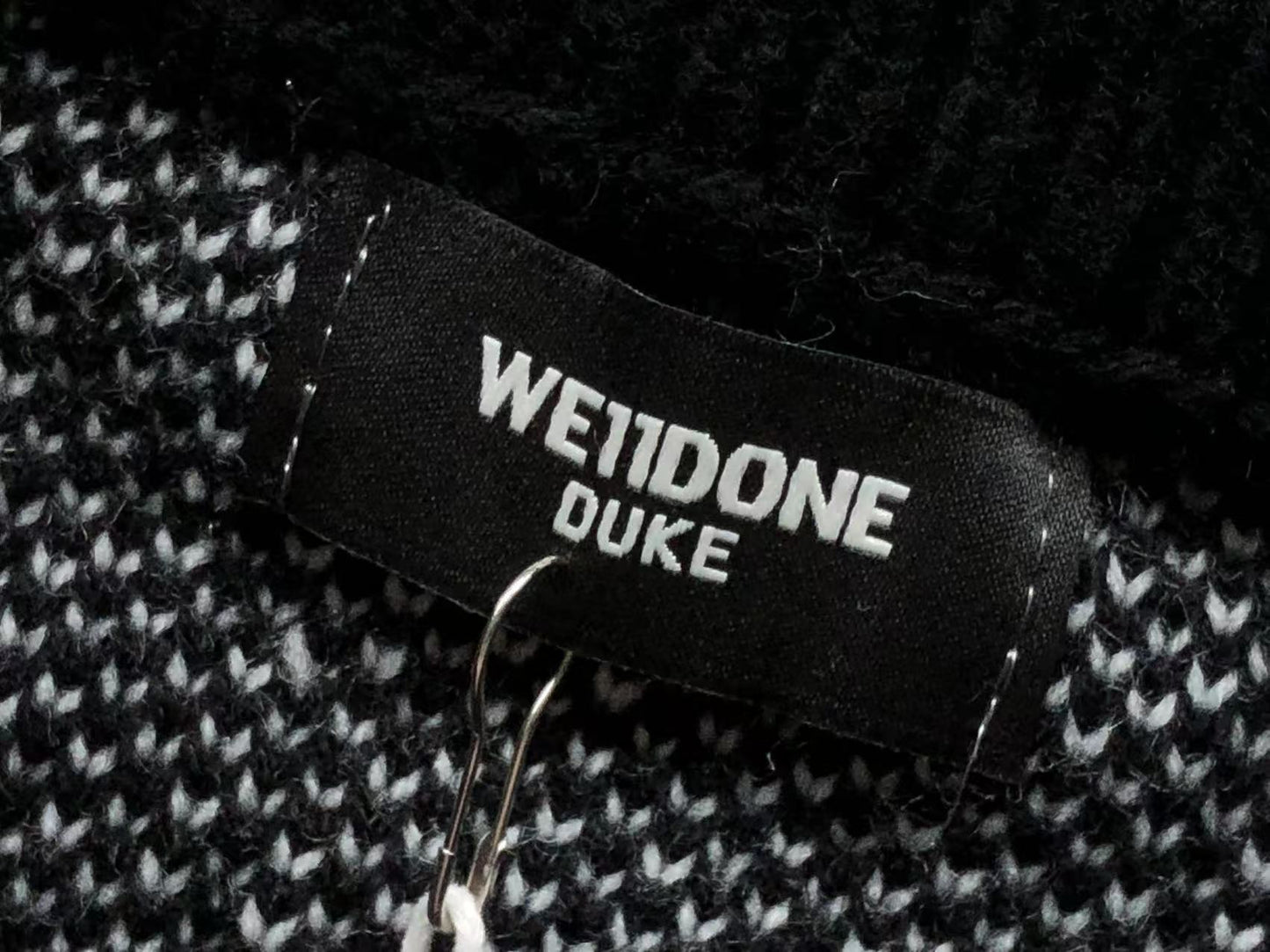 W - SWEATER