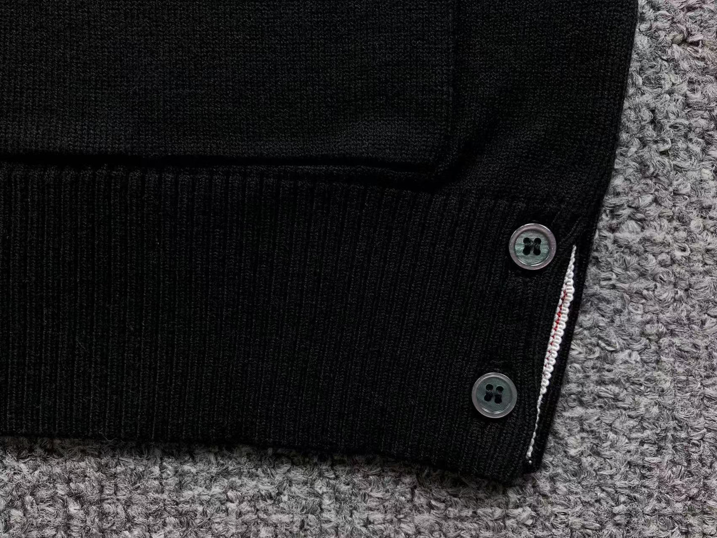 T - SWEATER