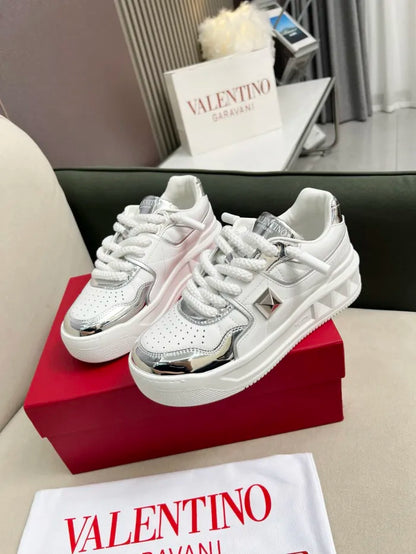V - SNEAKERS