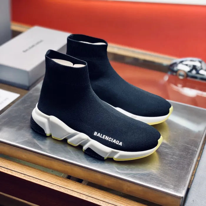 B - SNEAKERS