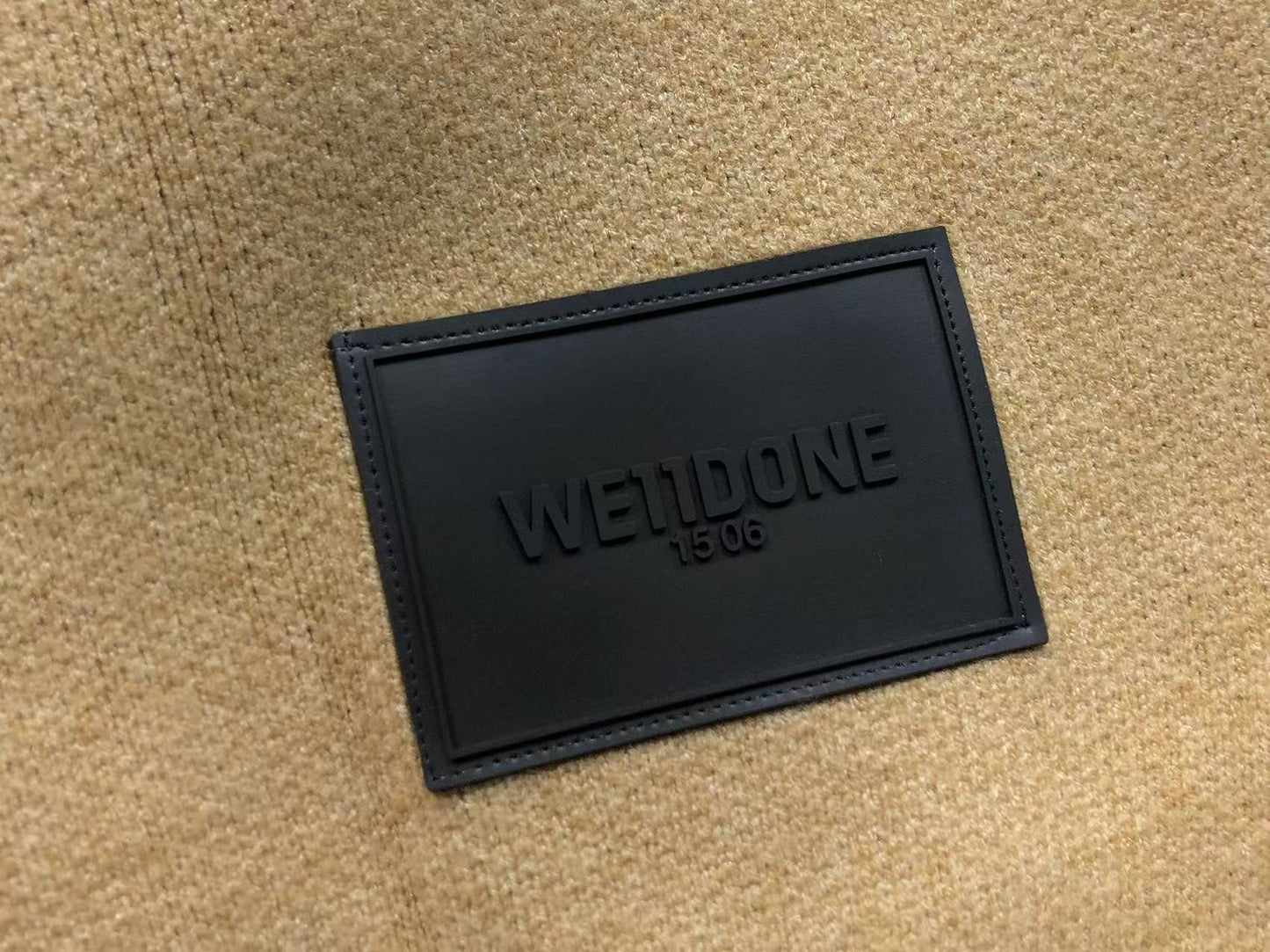W - SWEATER