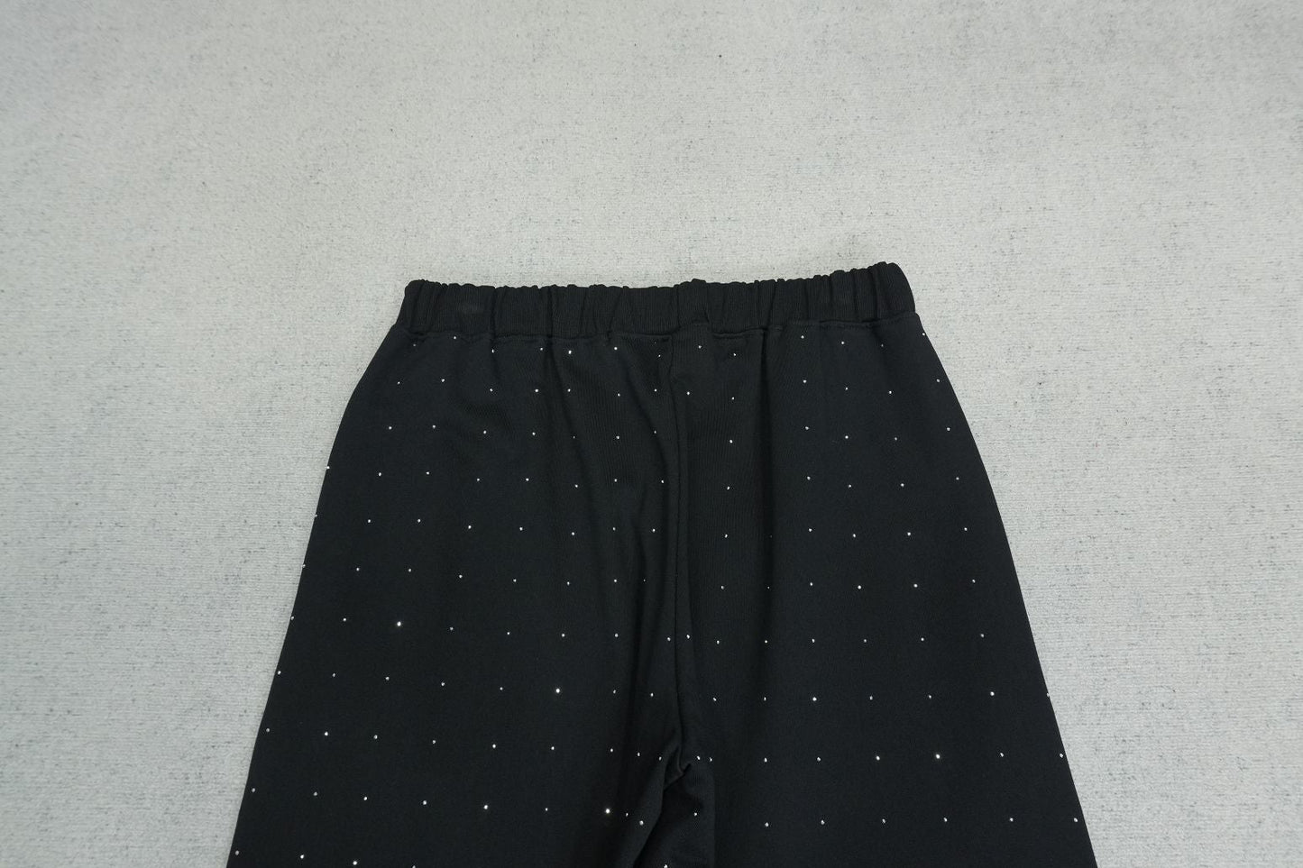 S - SWEATPANTS