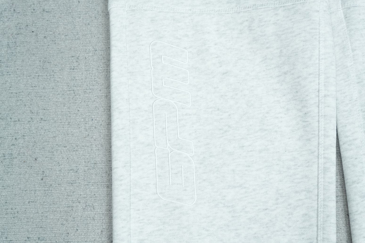 S - SWEATPANTS