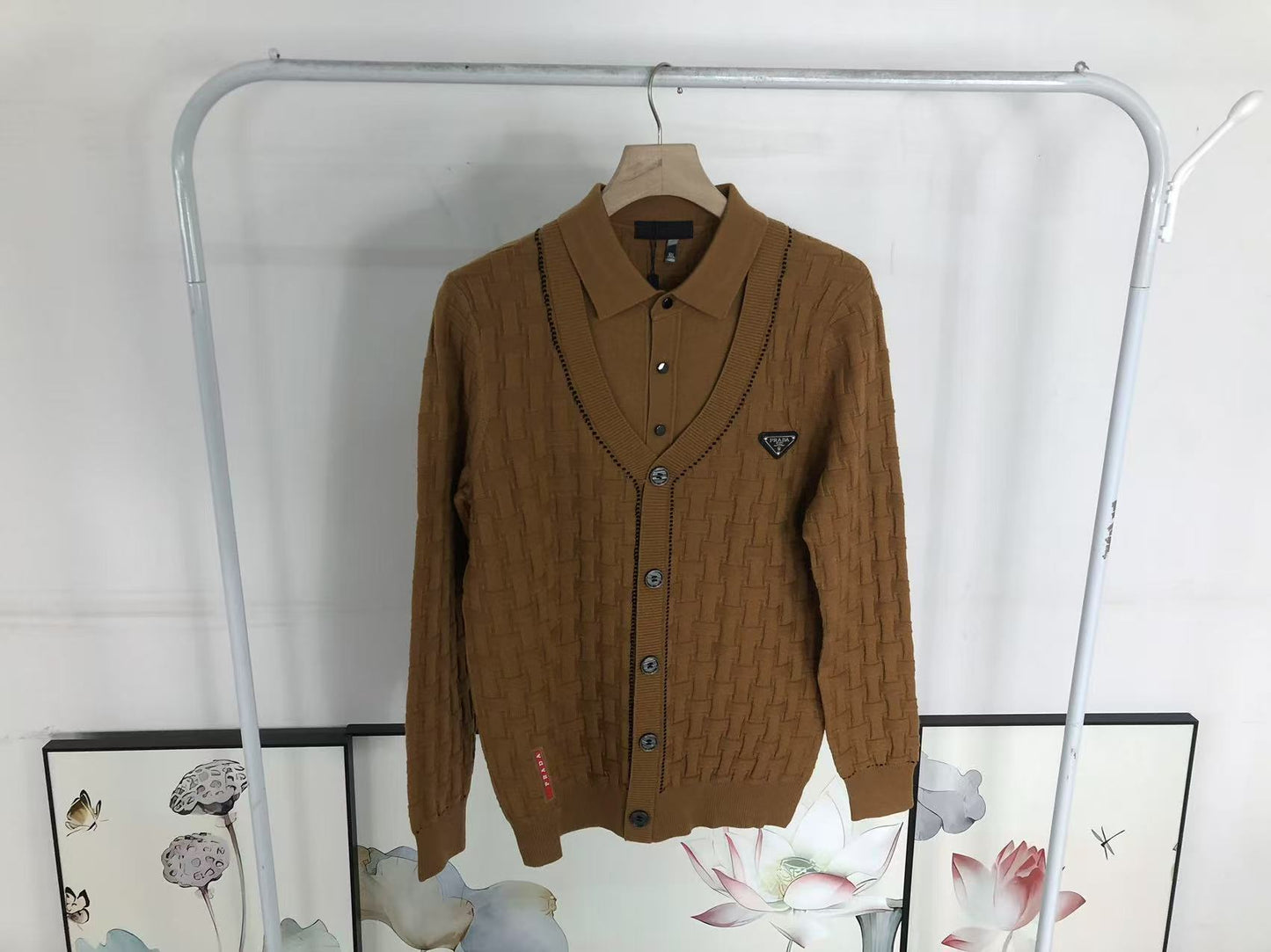 P - SWEATER