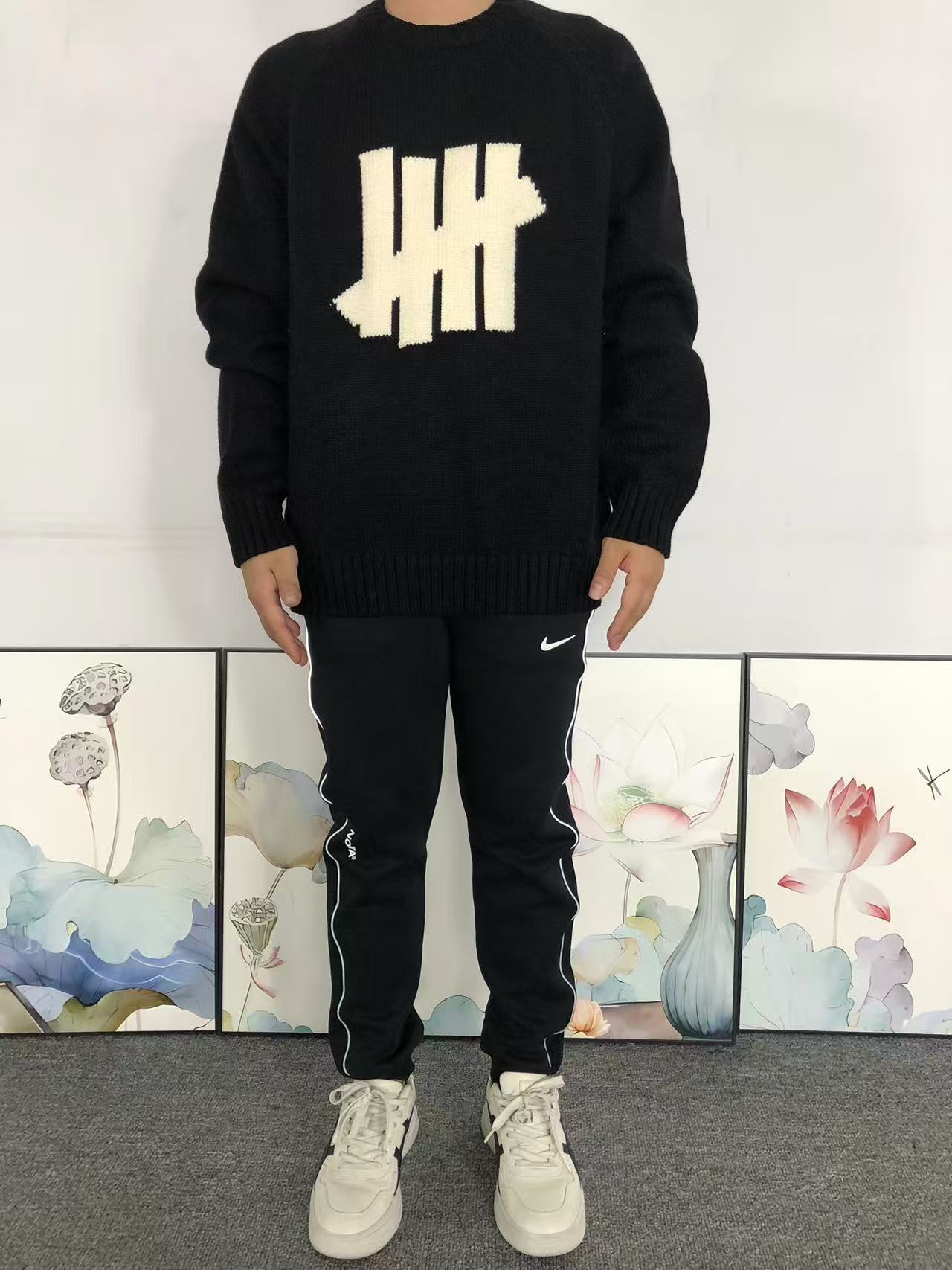 U - SWEATER