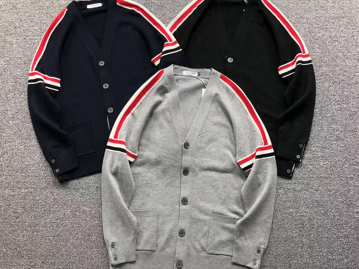T - SWEATER