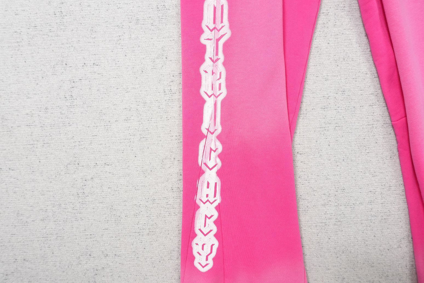 L - SWEATPANTS