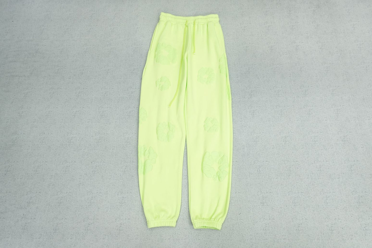 D - SWEATPANTS