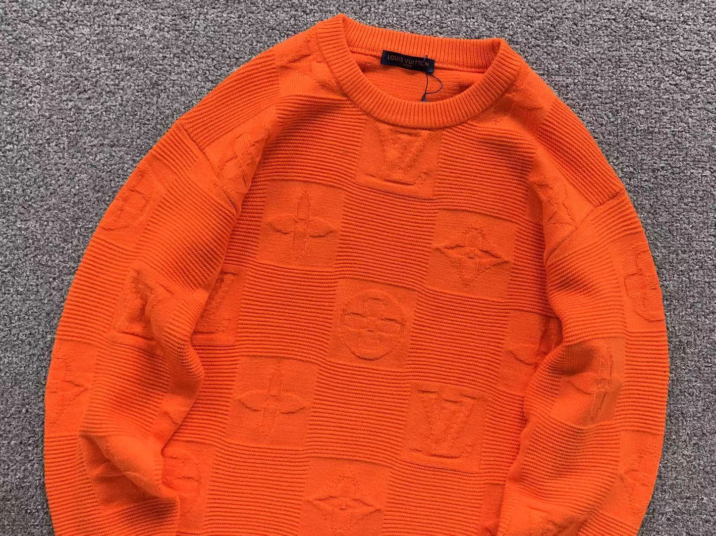 L - SWEATER