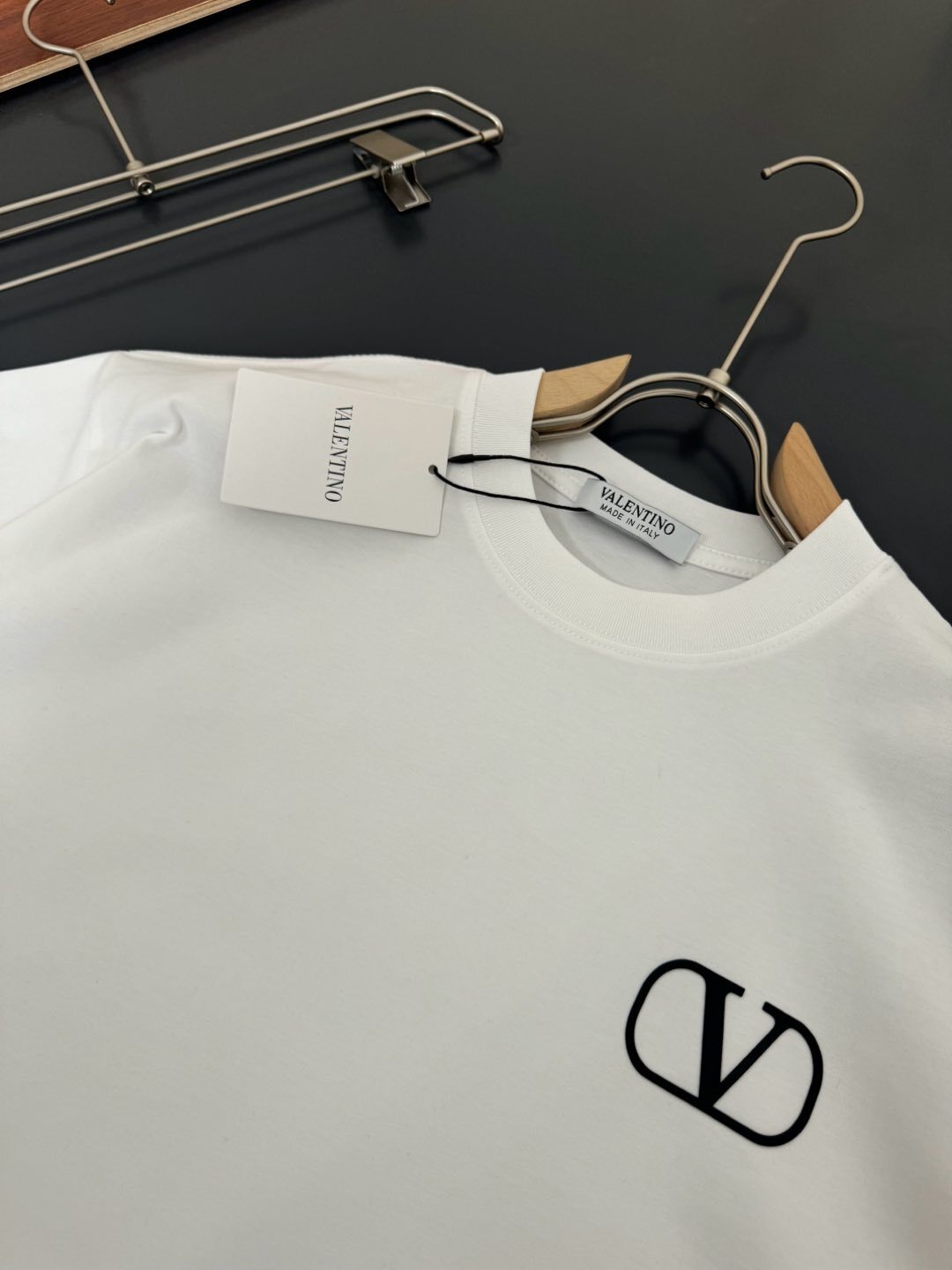 V - TSHIRT