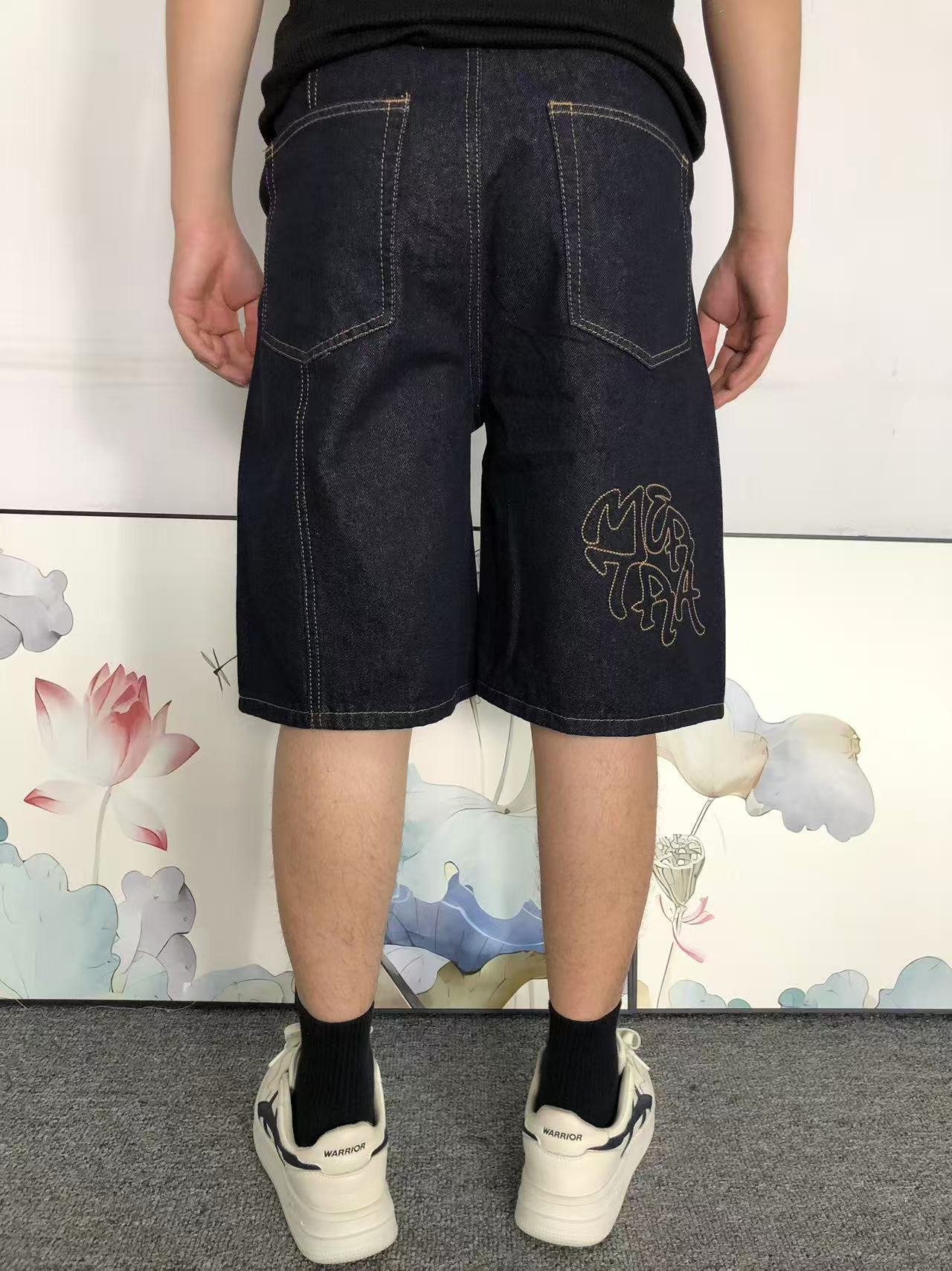 M - SHORTS
