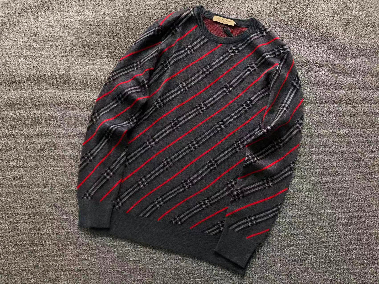 B - SWEATER