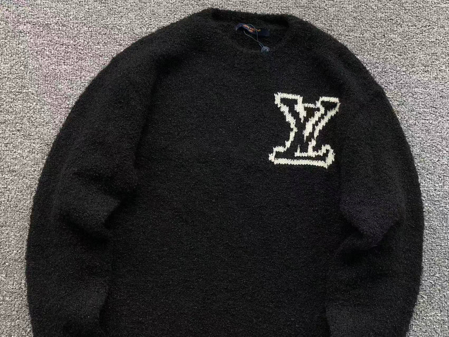 L - SWEATER