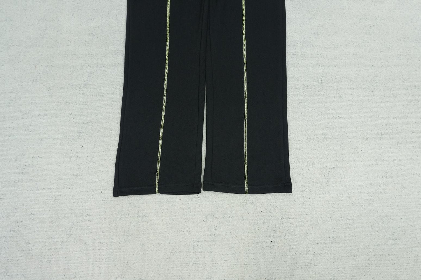 C - SWEATPANTS