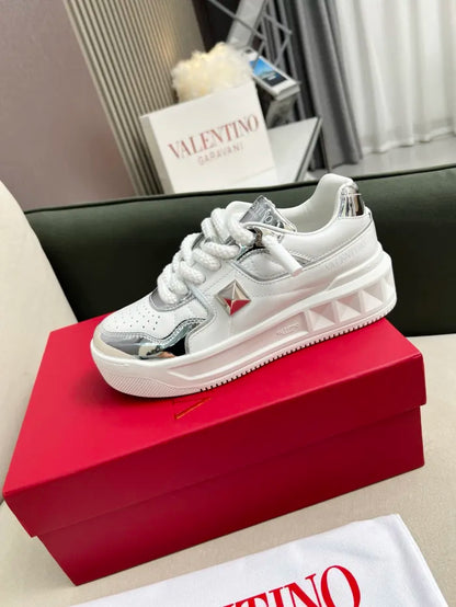 V - SNEAKERS
