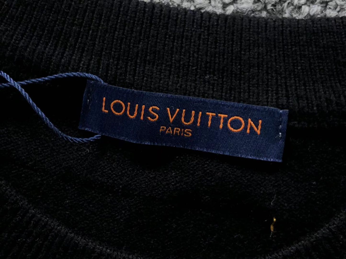 L - SWEATER