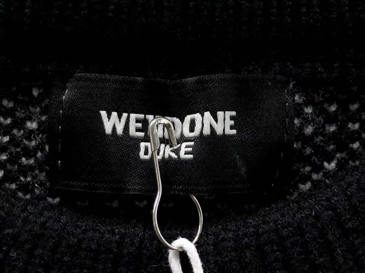 W - SWEATER
