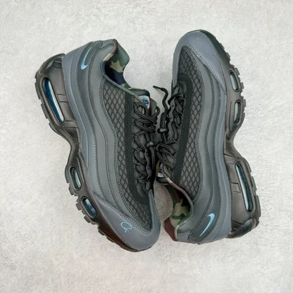 C - SNEAKERS
