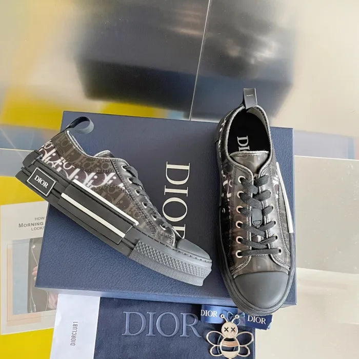 D - SNEAKERS