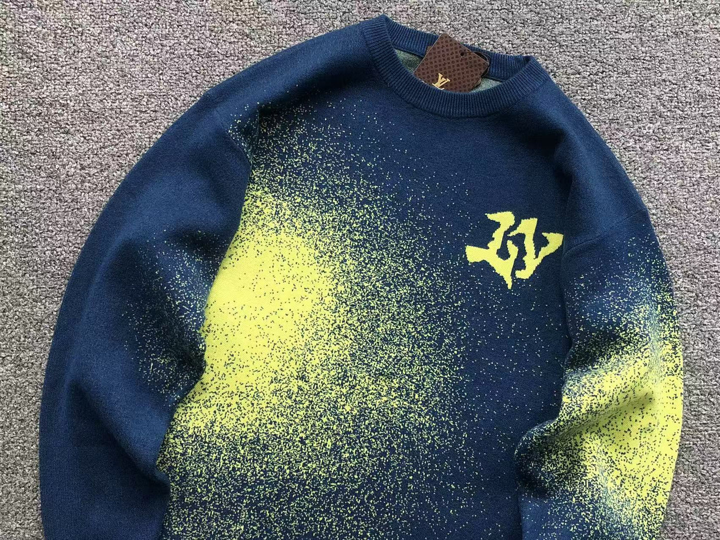 L - SWEATER
