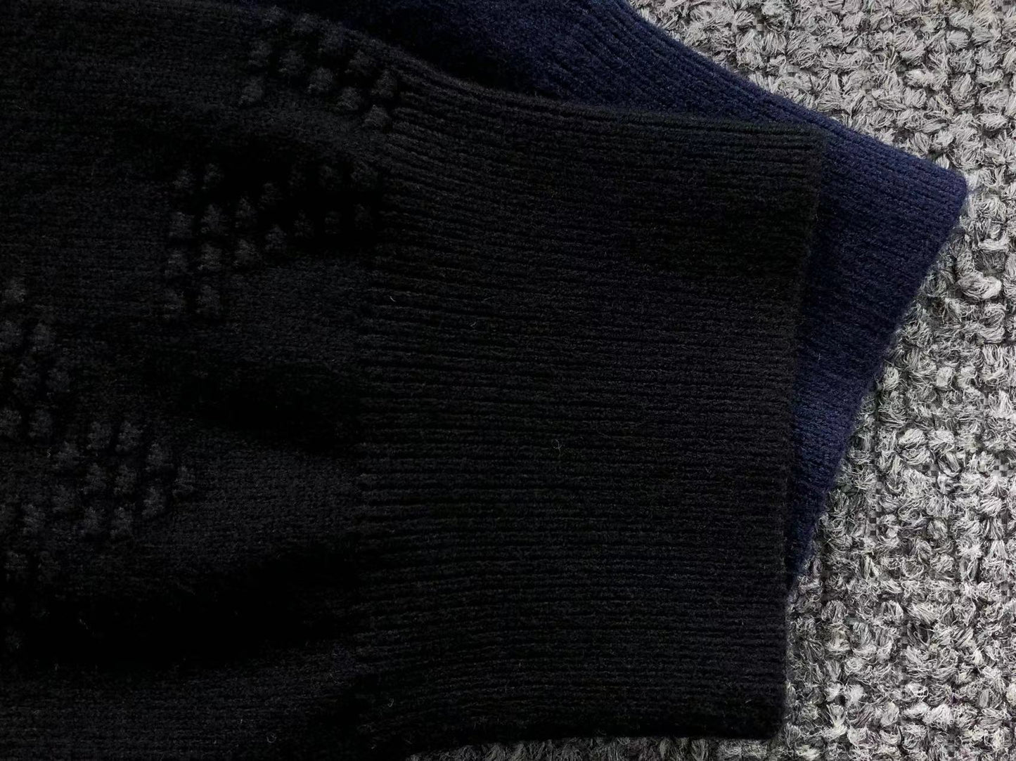 L - SWEATER