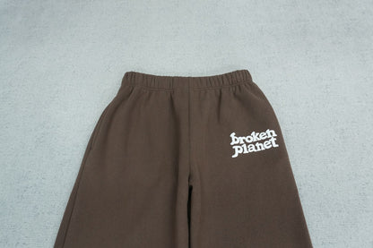 B - SWEATPANTS