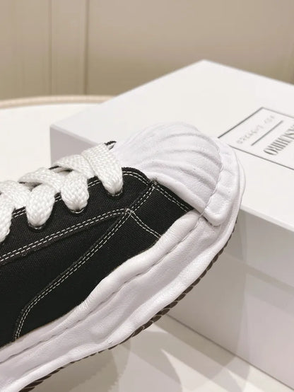 A - SNEAKERS