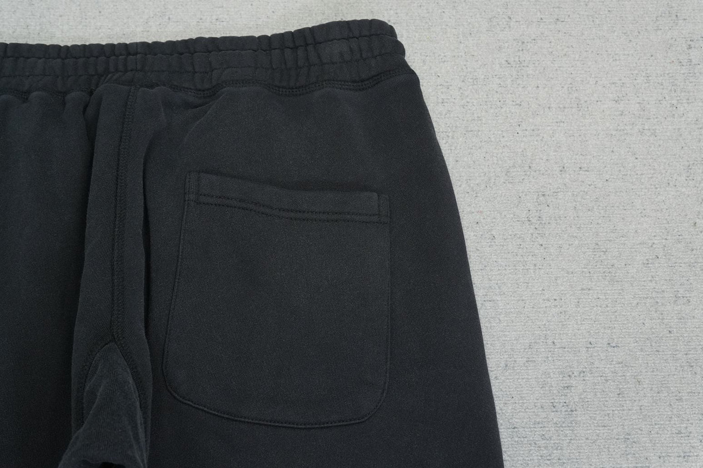 S - SWEATPANTS