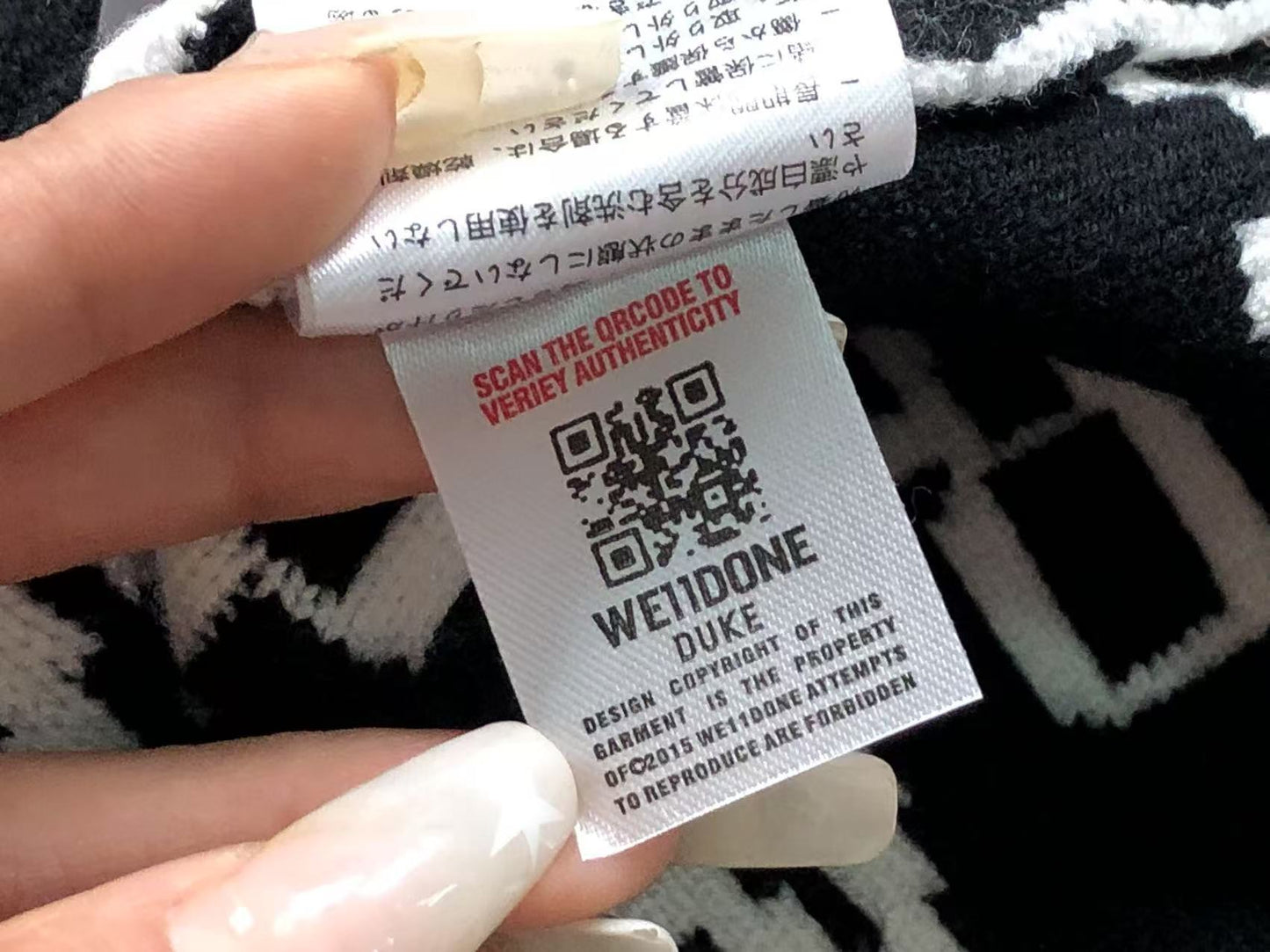 W - SWEATER