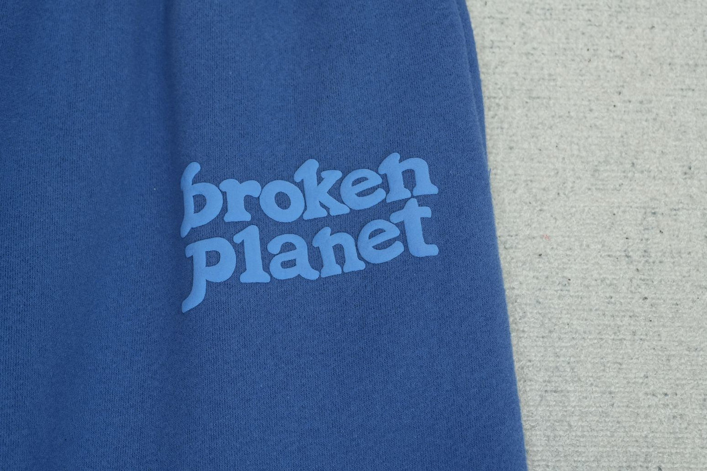 B - SWEATPANTS
