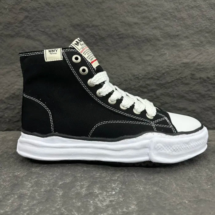 A - SNEAKERS
