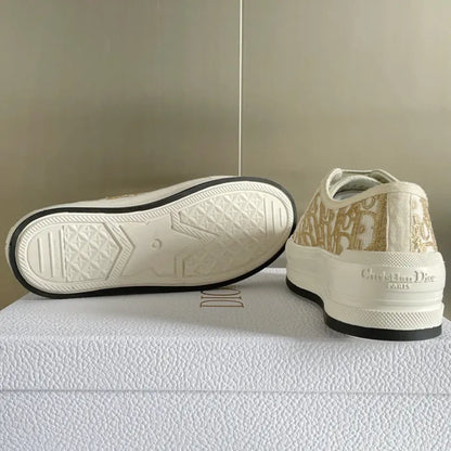 D - SNEAKERS