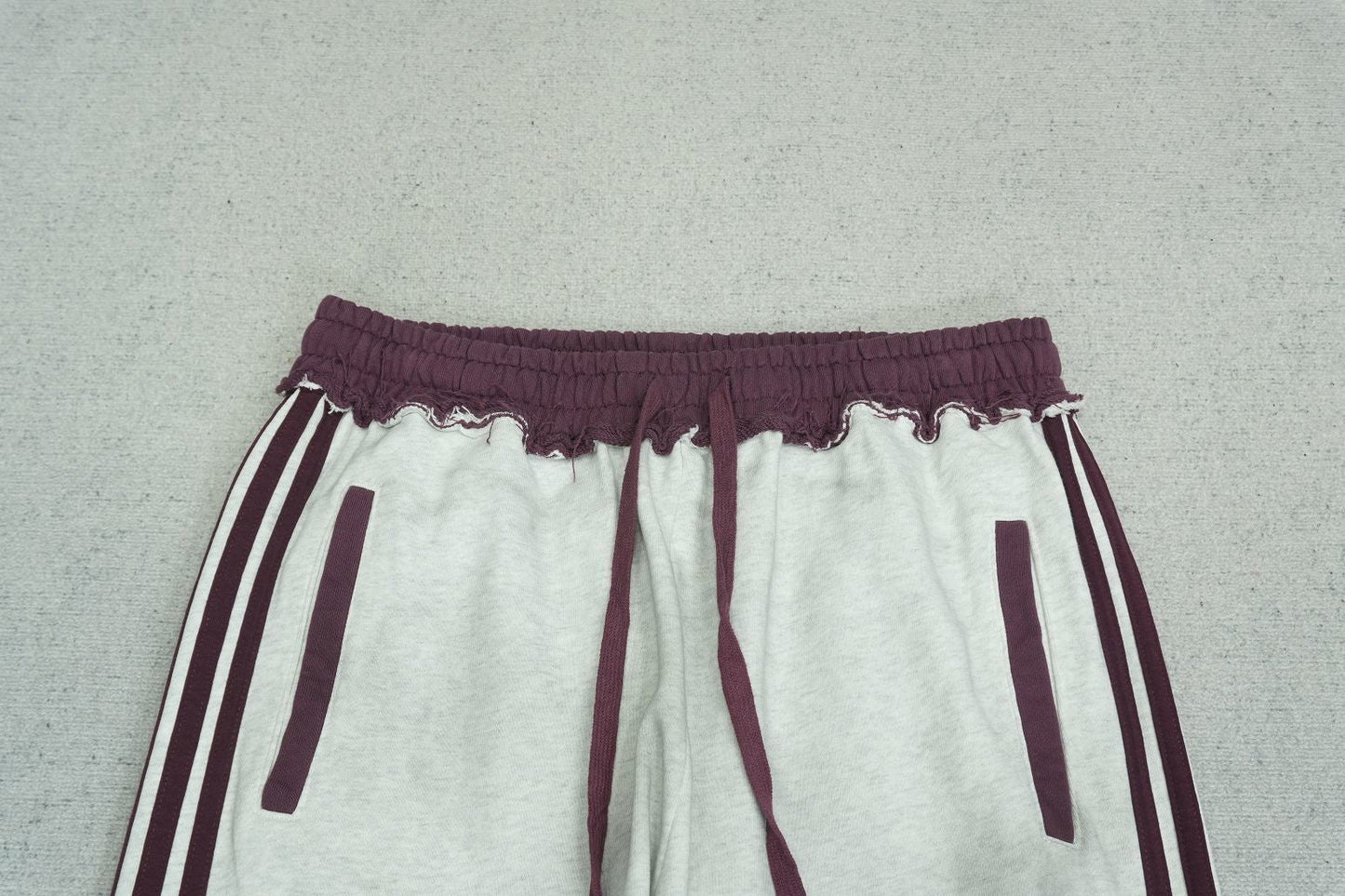V - SWEATPANTS
