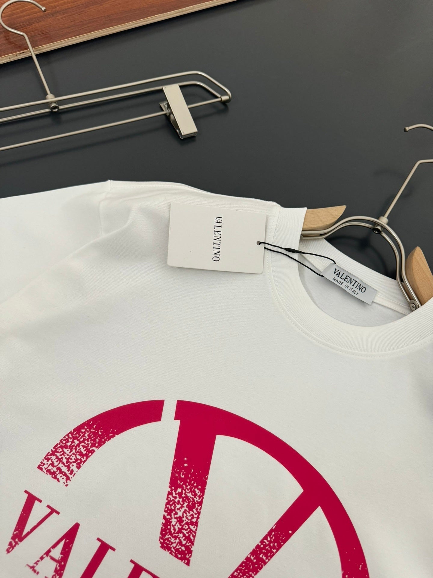 V - TSHIRT