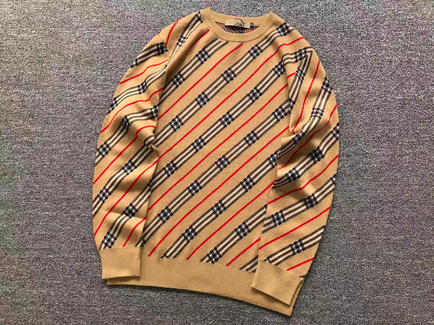 B - SWEATER