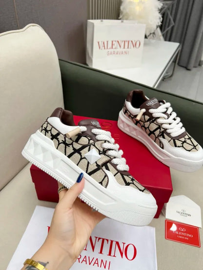 V - SNEAKERS