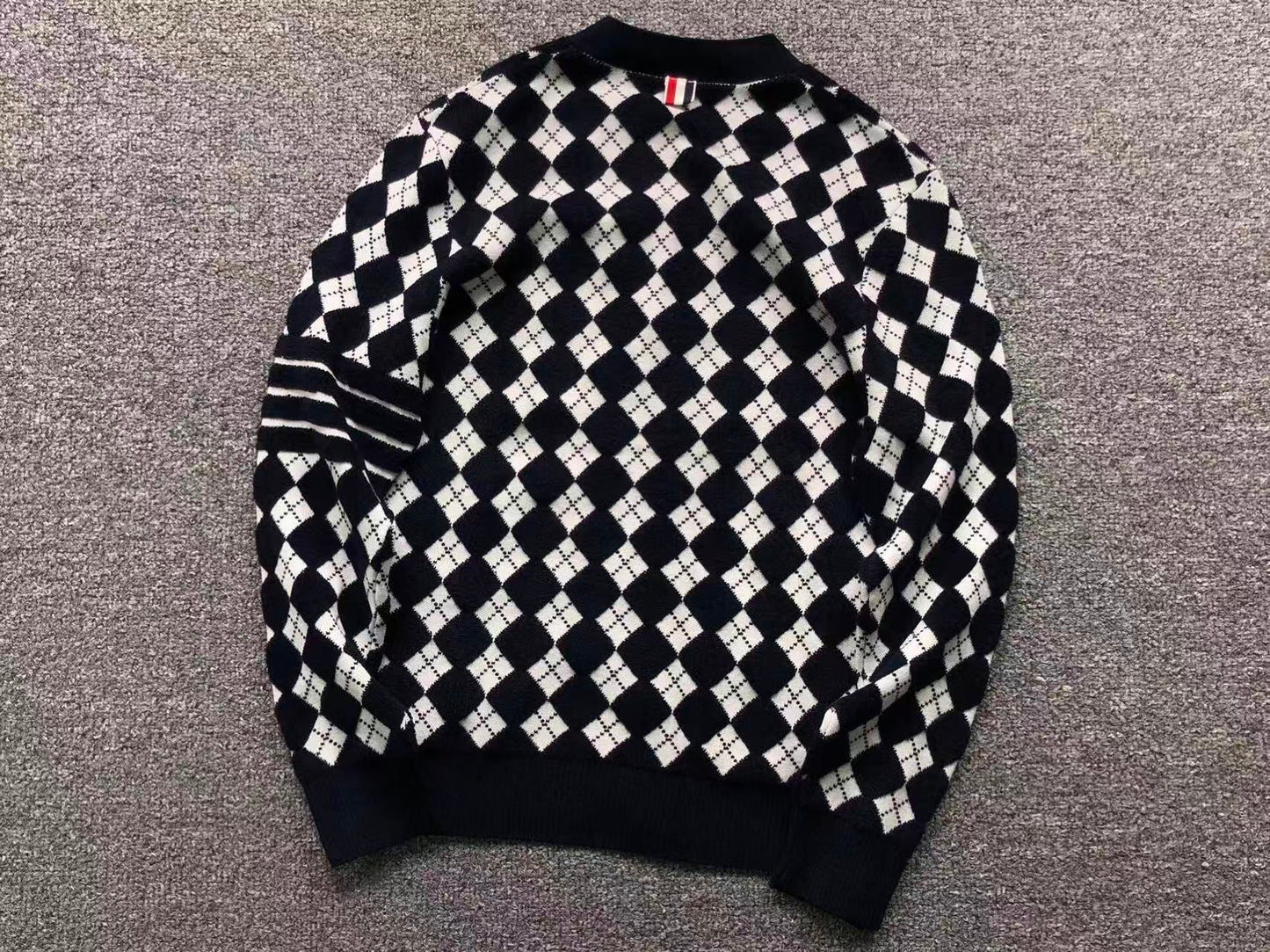 T - SWEATER