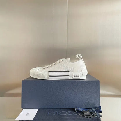 D - SNEAKERS