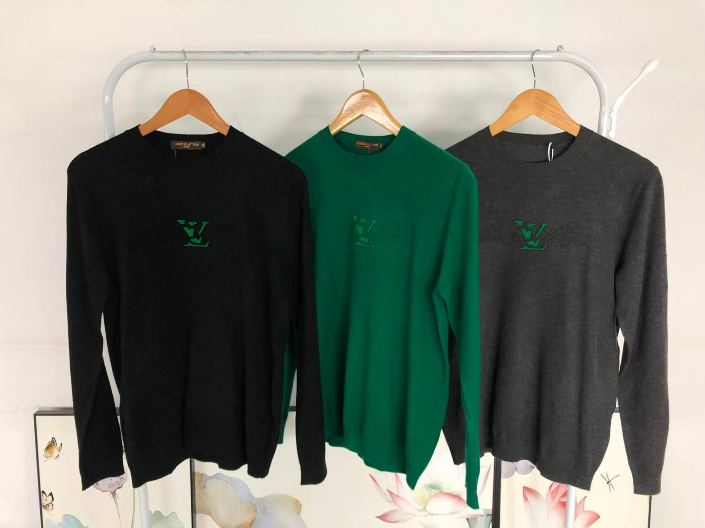 L - SWEATER