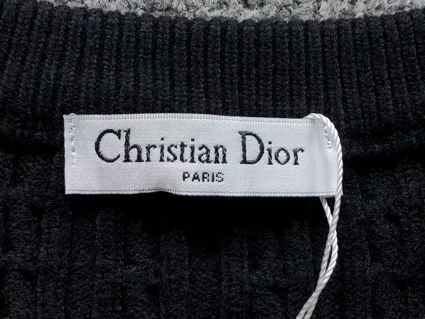 D - SWEATER