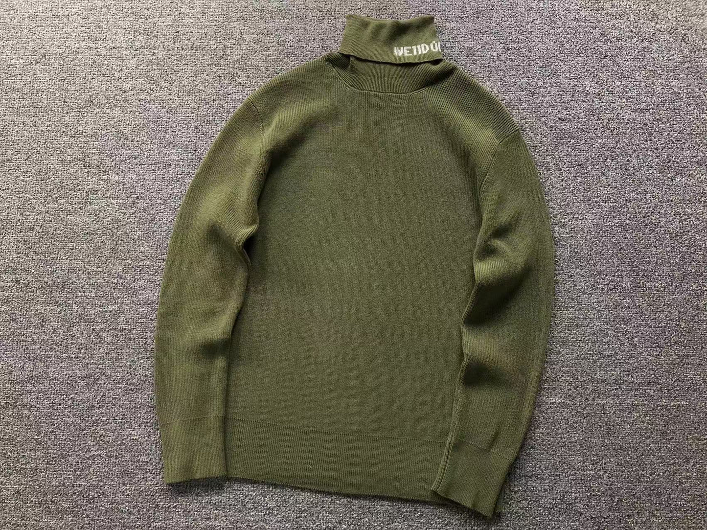 W - SWEATER