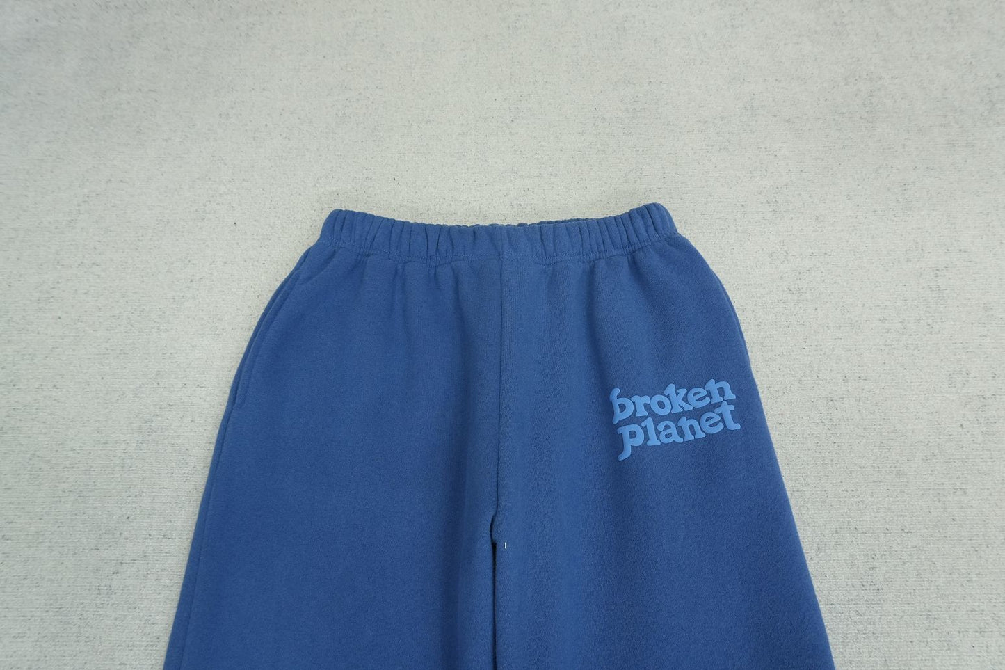 B - SWEATPANTS