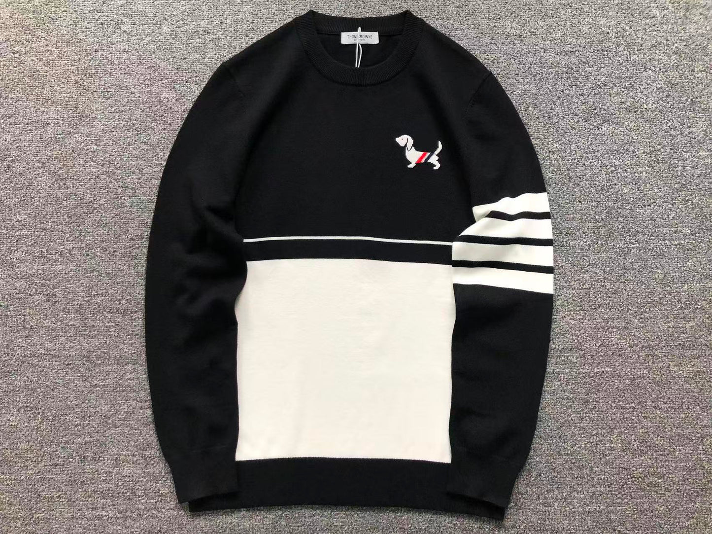 T - SWEATER