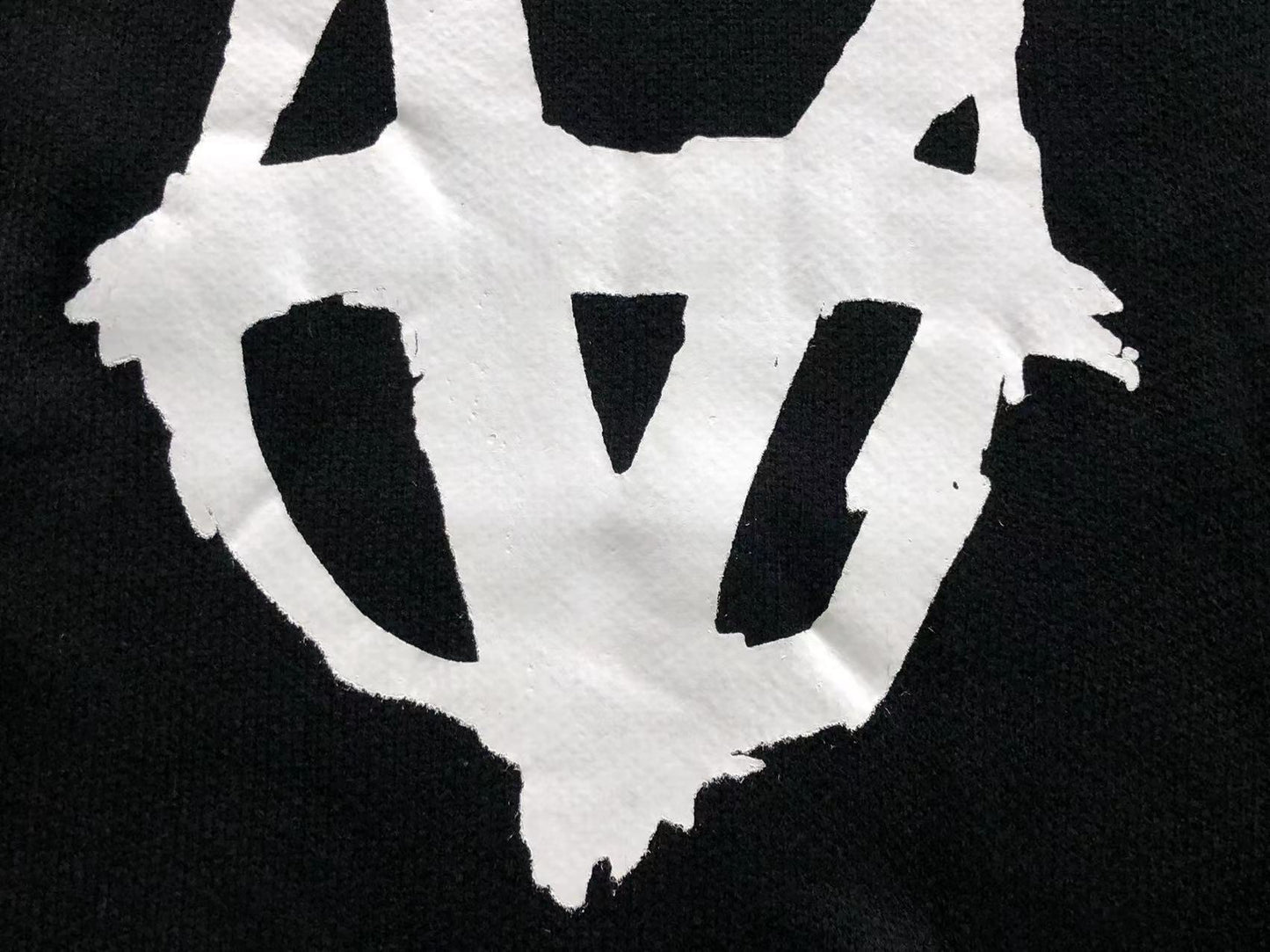 V - SWEATER