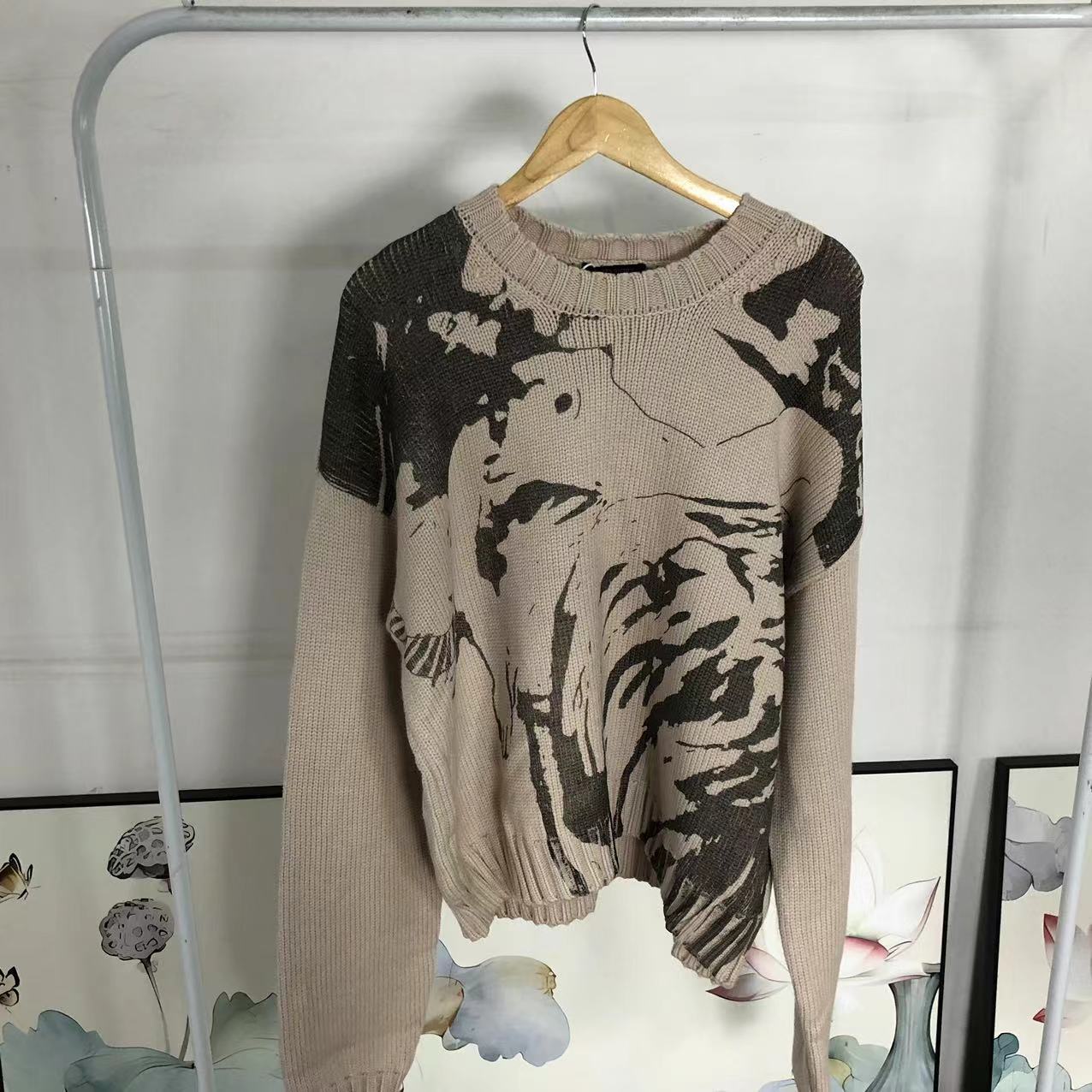 E - SWEATER