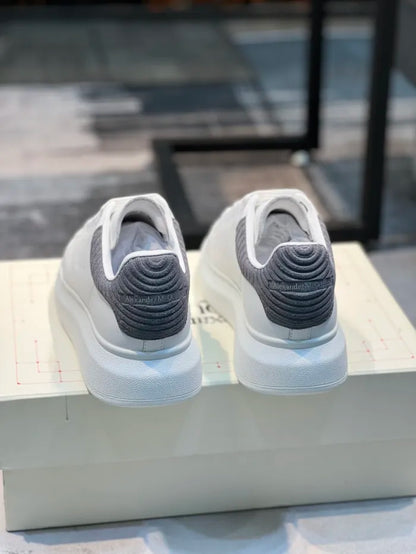 A - SNEAKERS