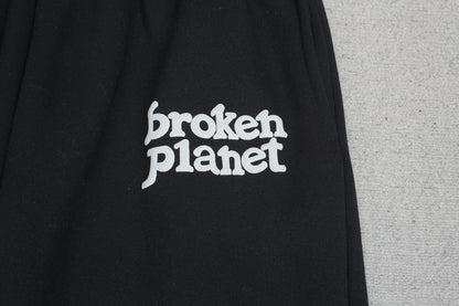 B - SWEATPANTS